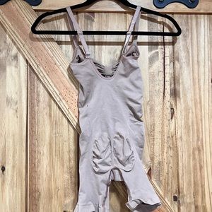 SKIMS Mid Thigh Bodysuit— Seamless Sculpt